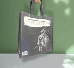 Bolsa Tote bag grande a todo color. Sé fuerte y valiente - Imagen 2