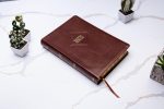 Biblia Letra Súper Gigante RVR 1960  Marrón piel fabricada- edición 2023 - Imagen 2